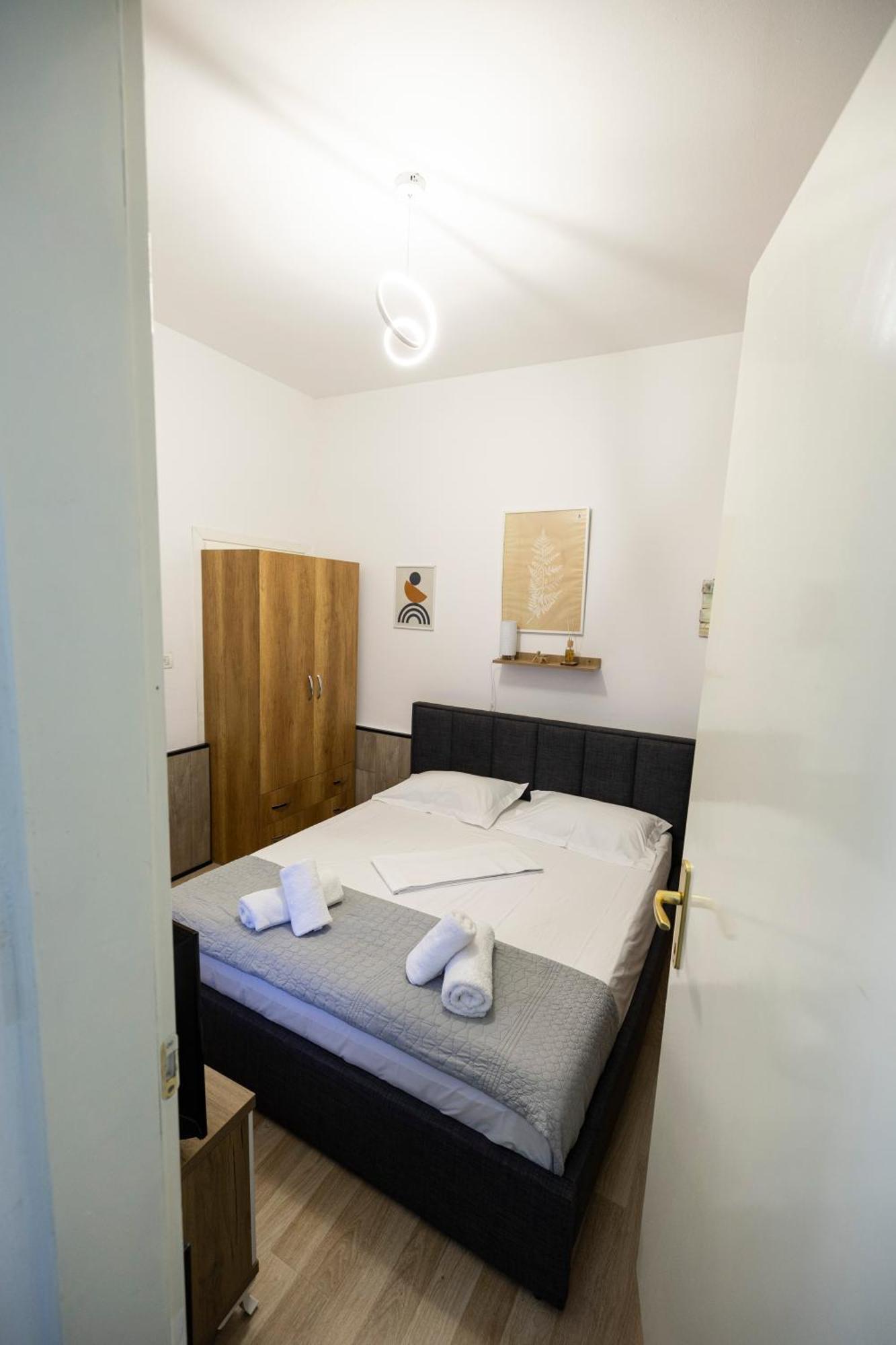 Tiny Cute Studio Near The City Center - 5 Min Walk ティラナ エクステリア 写真