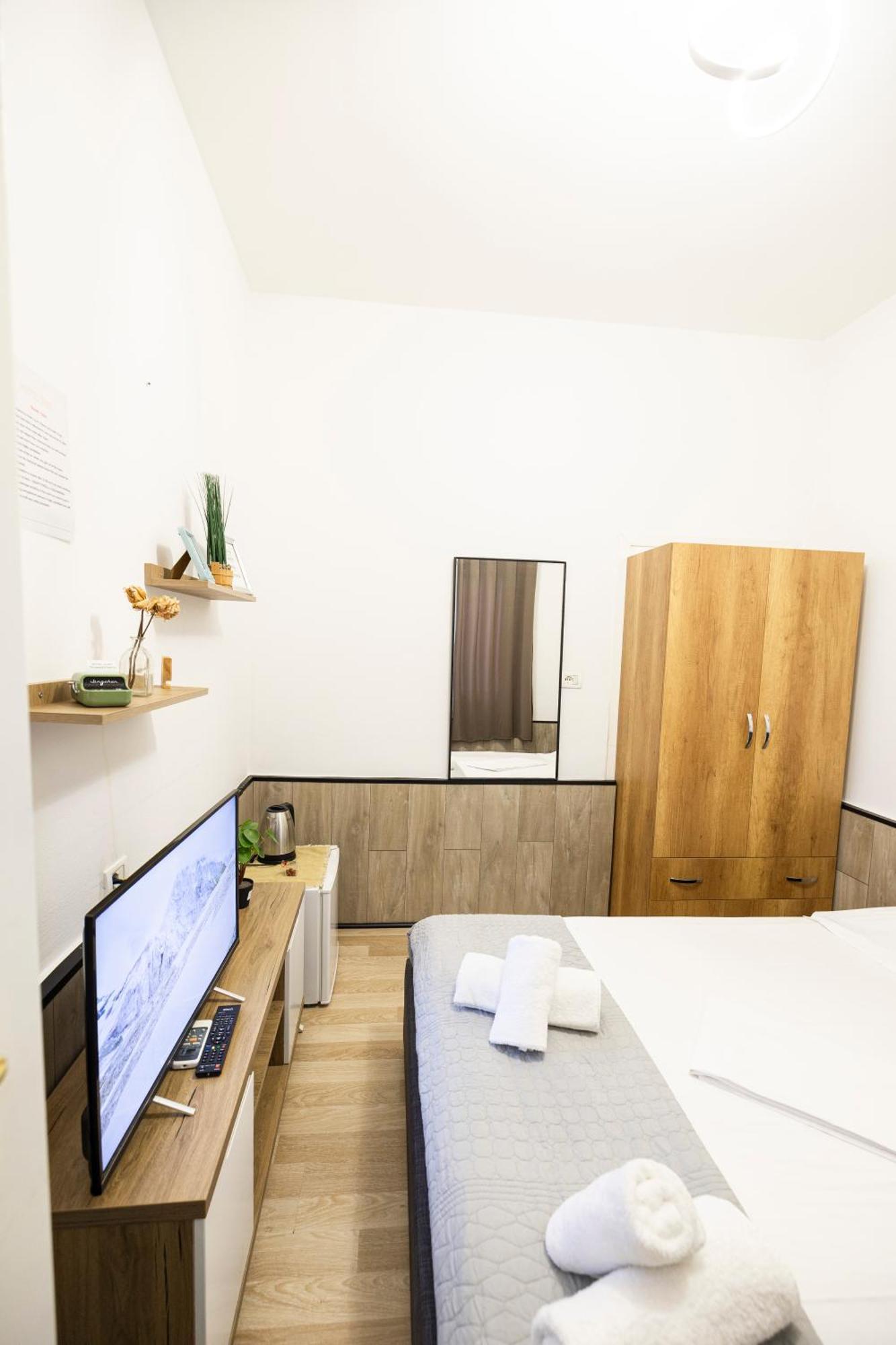 Tiny Cute Studio Near The City Center - 5 Min Walk ティラナ エクステリア 写真