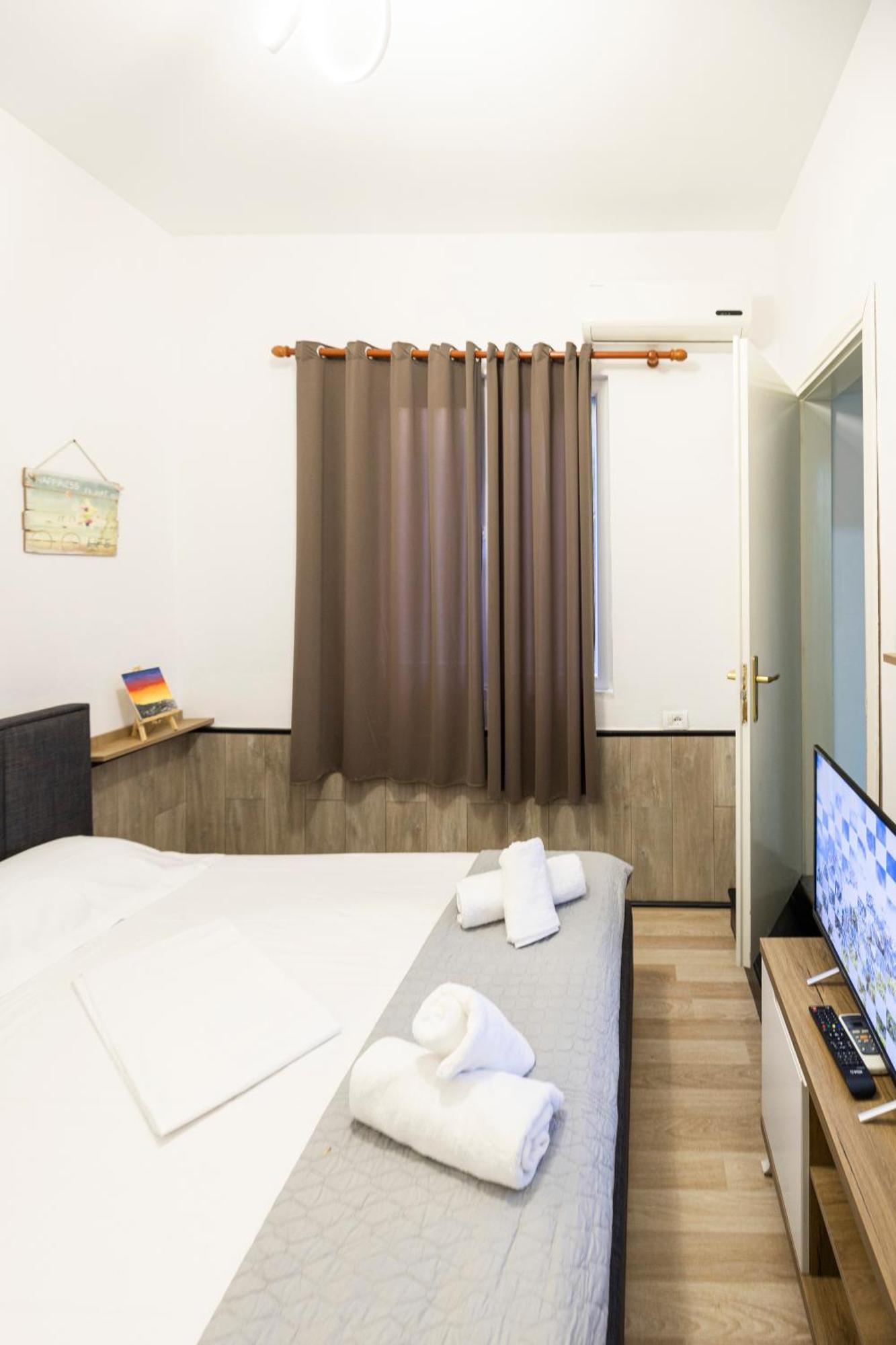 Tiny Cute Studio Near The City Center - 5 Min Walk ティラナ エクステリア 写真
